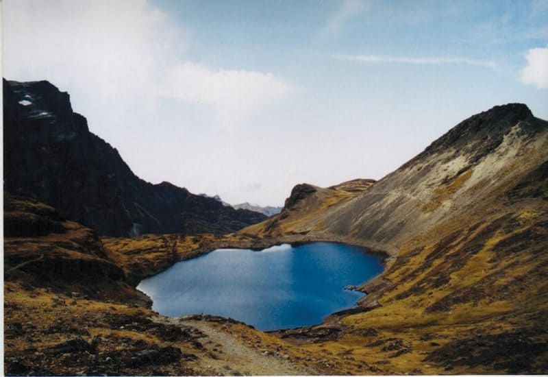 Laguna de altura en la Cordillera donde se realiza piscicultura extensiva. La Paz.