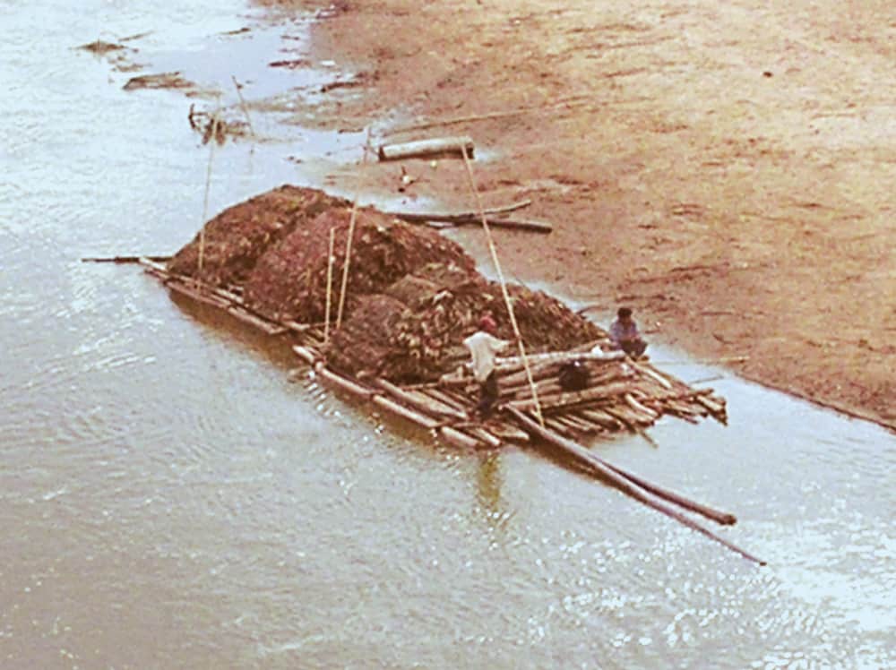 Transporte de jatata por el río Maniqui. Pando.